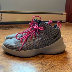 Girls Nike hyperfresh basketball shoes size 5